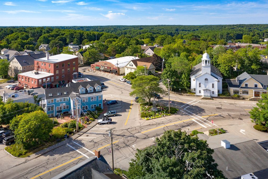 211 York St, York, ME 03909